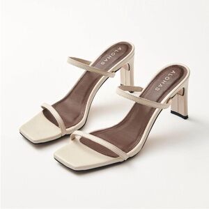 Alohas Cream and Tan Heeled Sandals